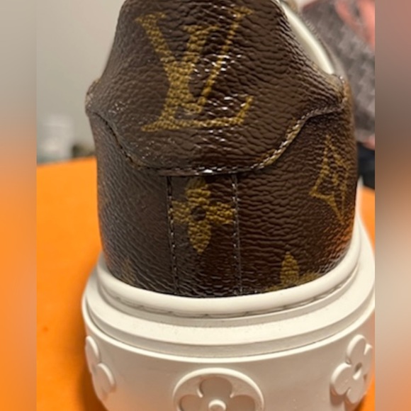 100% AUTHENTIC Louis Vuitton Monogrammed sneaker with box Accepting offers36 1/2 - Picture 3 of 4